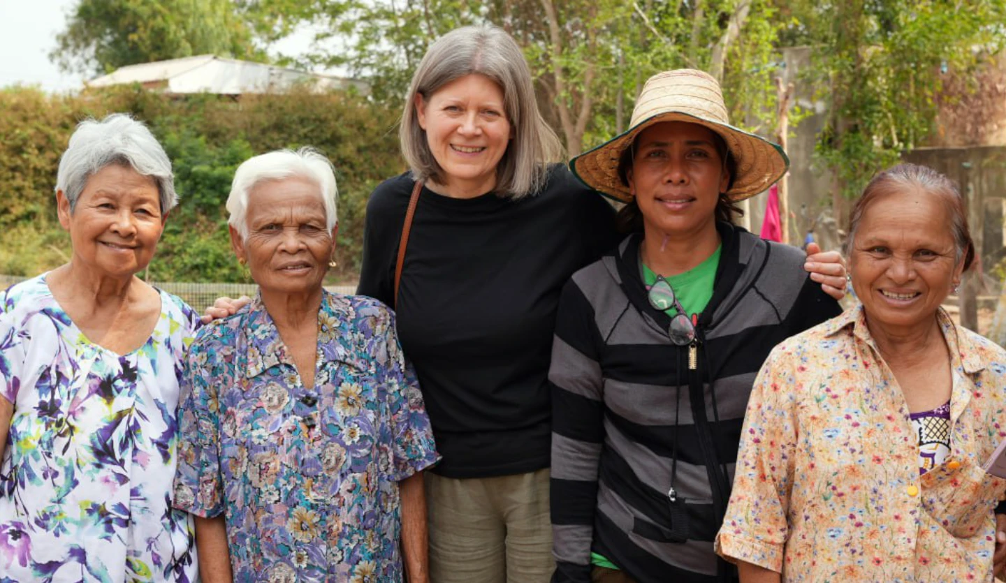 Lynette and local thai women smiling